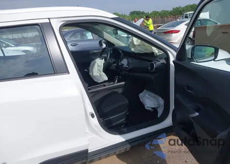 2021 Nissan Kicks Sv Xtronic Cvt z USA, uszkodzony, nr VIN 3N1CP5CVXML501079